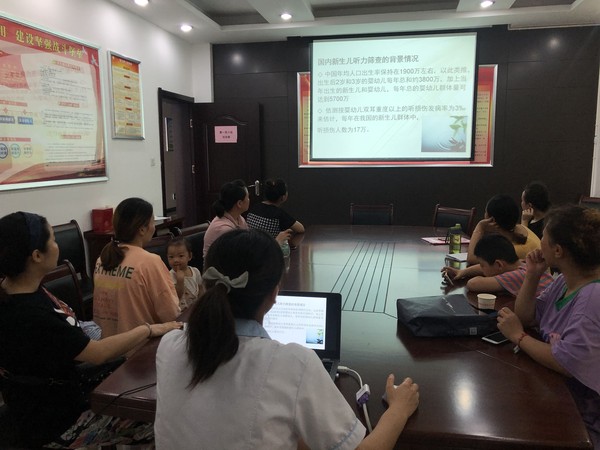 旌德县孕妇学校讲授新生儿听力筛查.jpg