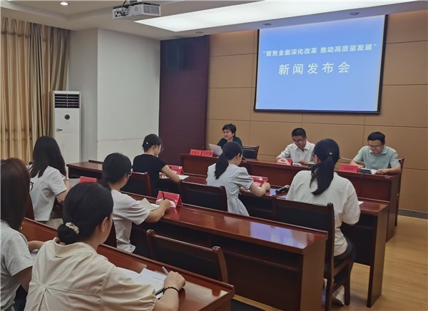 回答记者提问