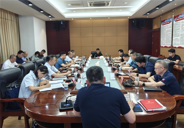张旗会主持召开县政府第38次常务会议